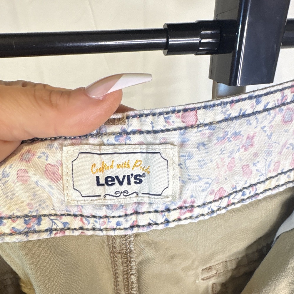 Levi's Women's Beige Cotton Twill Relaxed Fit Capri Pants Pockets Size 14 - Picture 5 of 6